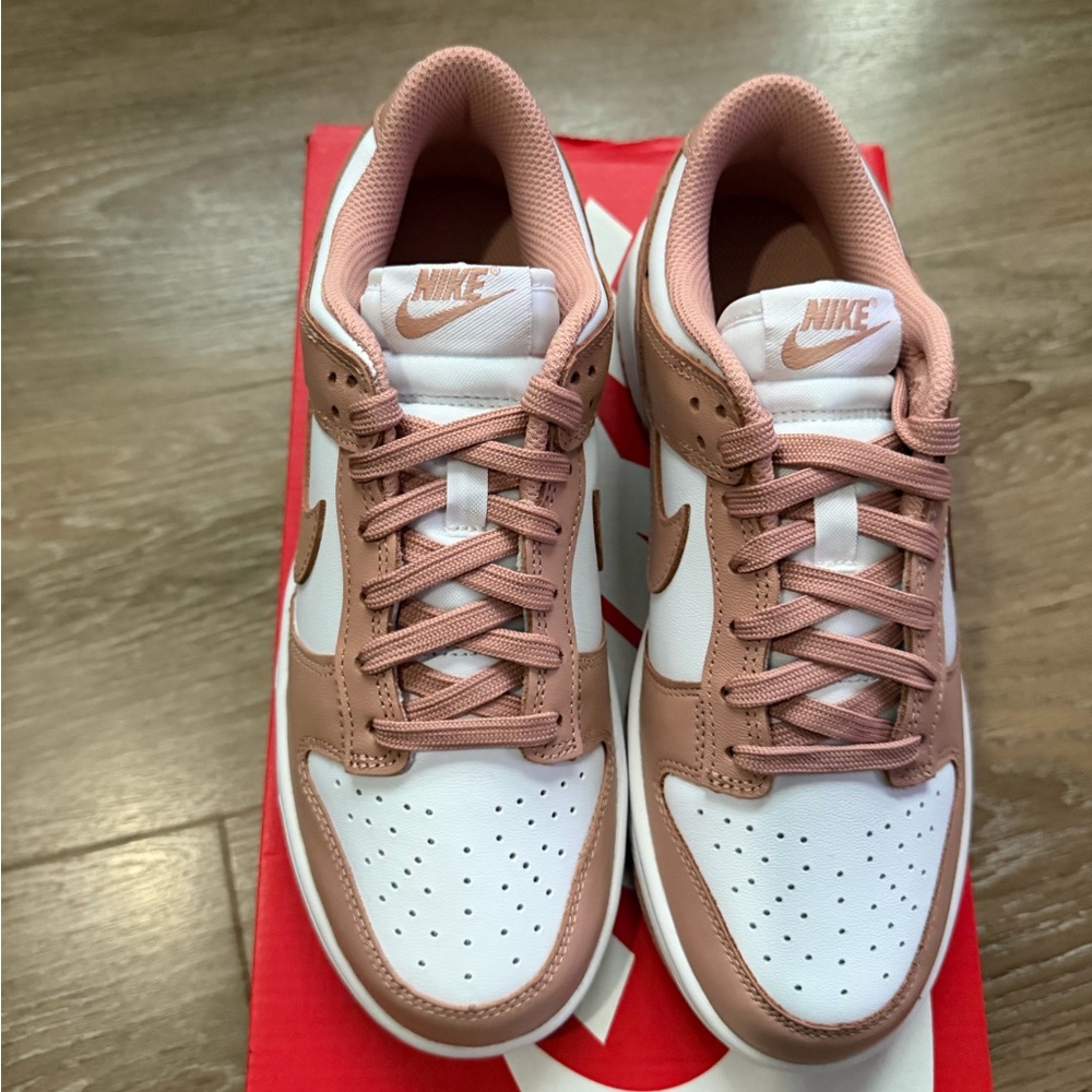 Nike Women's Dunk Low Size 7.5 - Picture 6 of 6